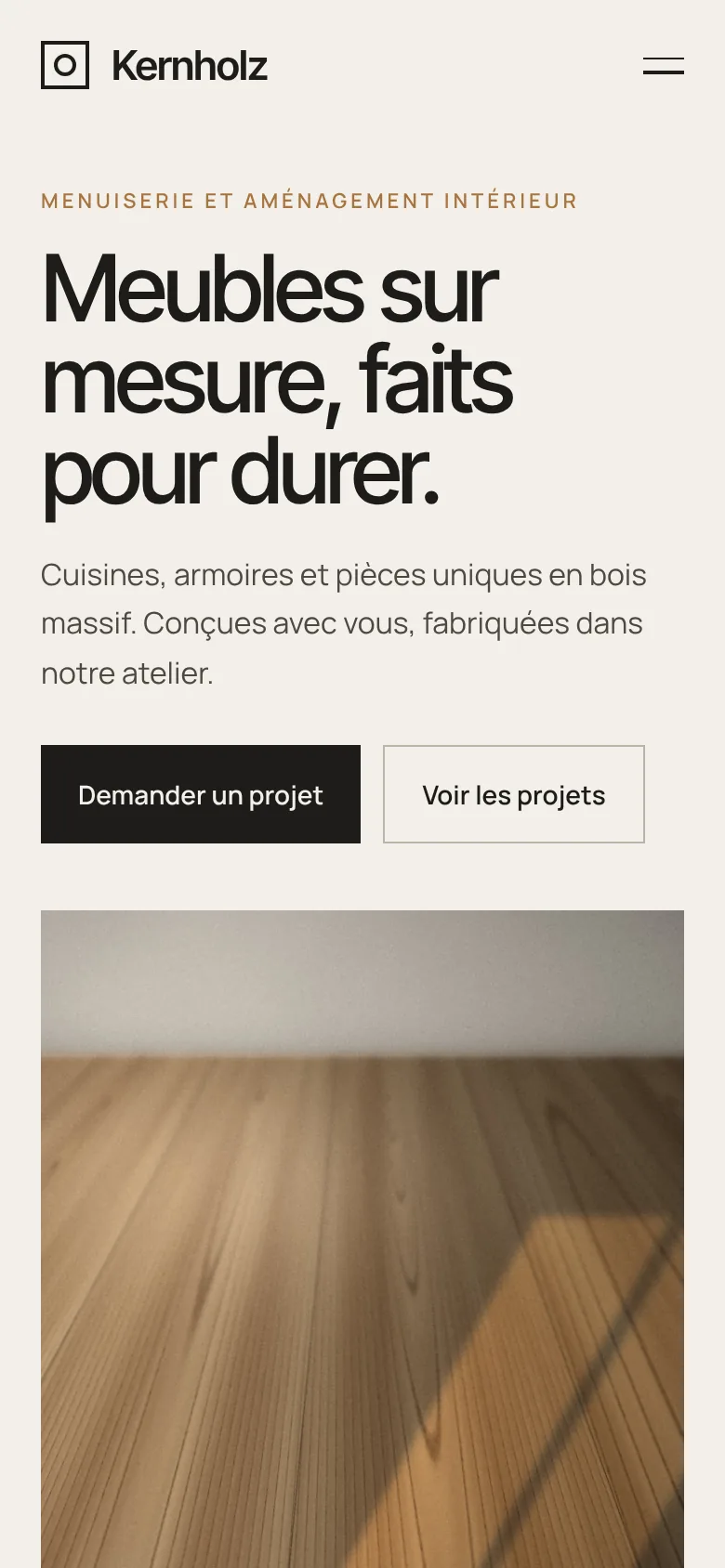 Exemple de design: Menuiserie (Kernholz, marque fictive)